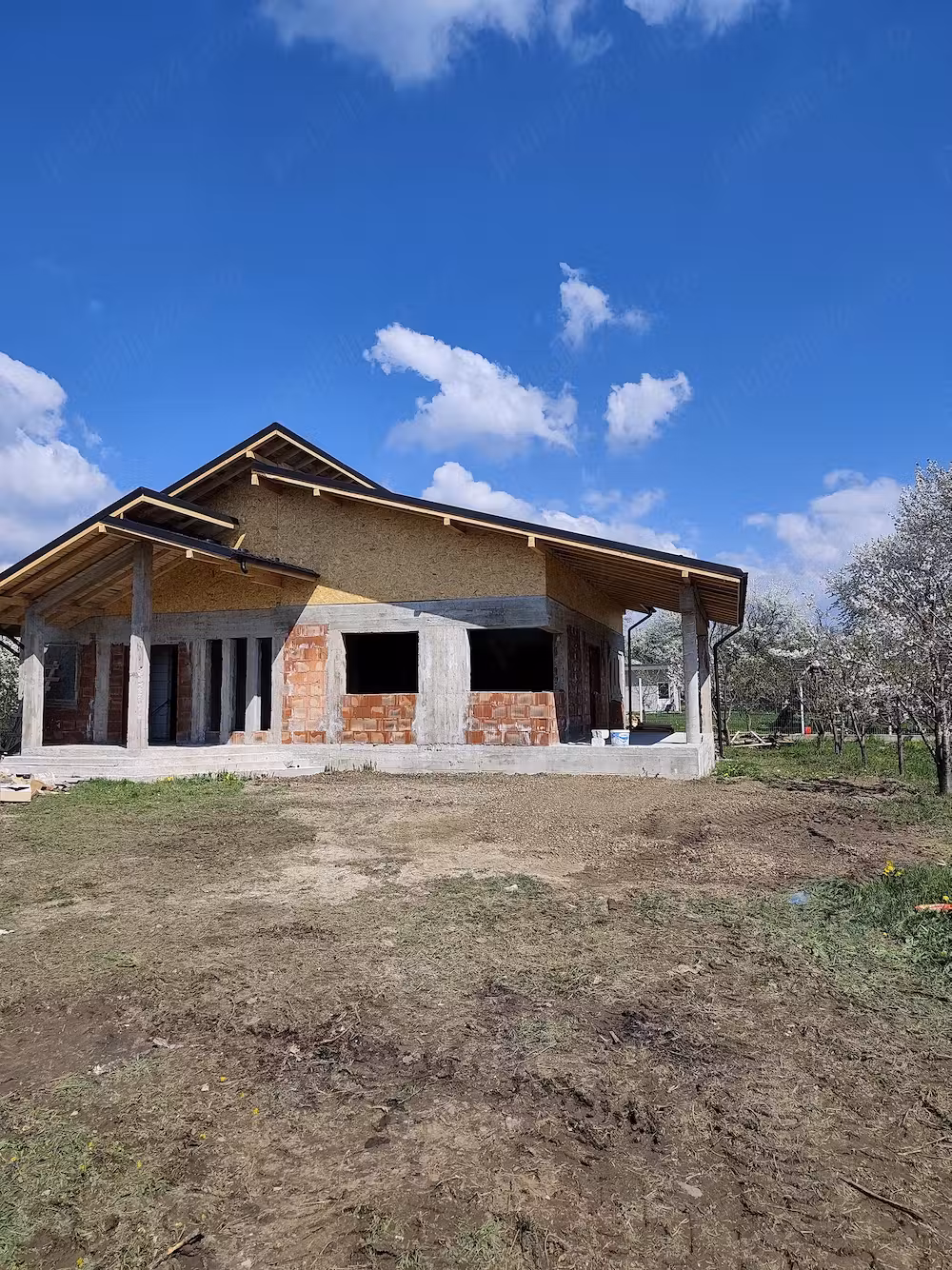 Casă de vînzare  la roșu