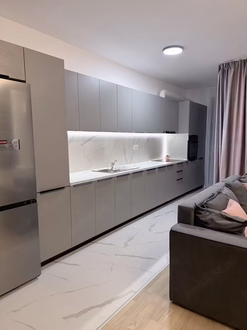 Închiriez apt 2 camere central