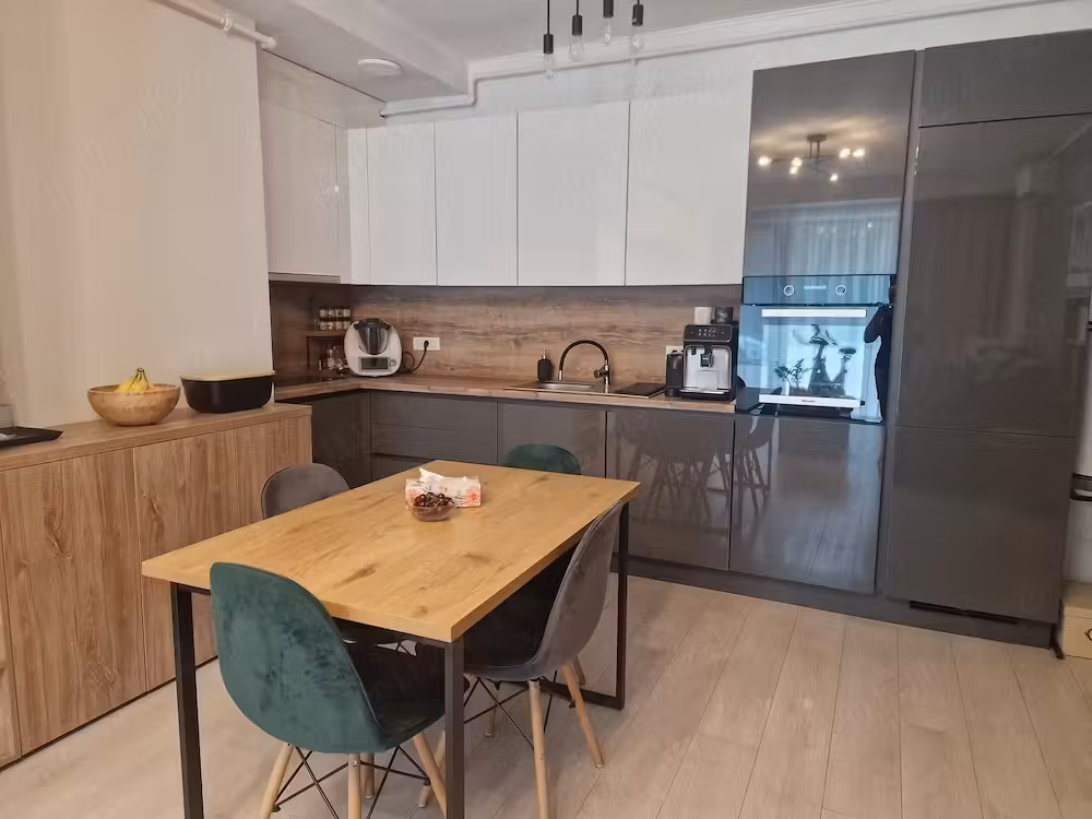 Proprietar! Vand apartament 2 camere - 60mp, 2 locuri de parcare
