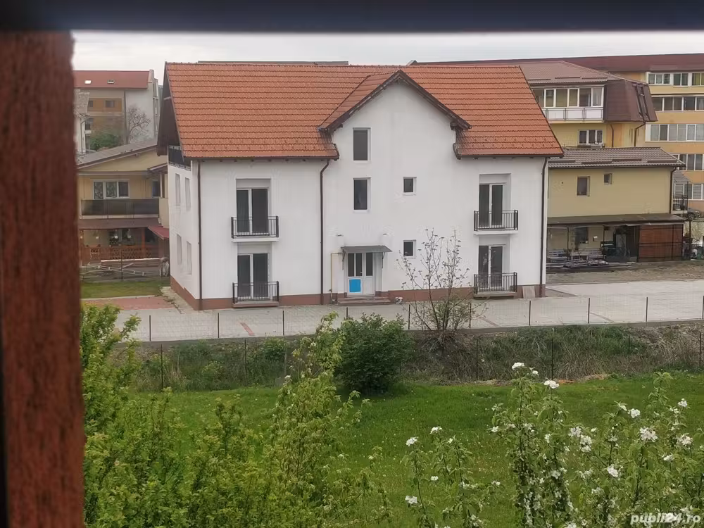 Inchiriez apartament