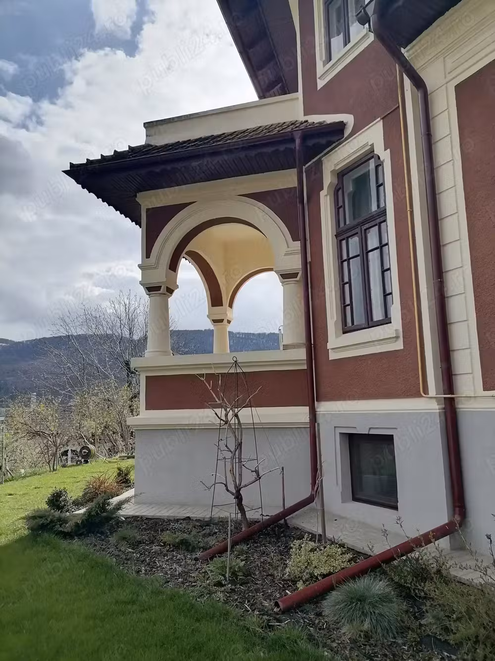 Casă · 6 camere · 550 m², Ultracentral, Piatra-Neamț