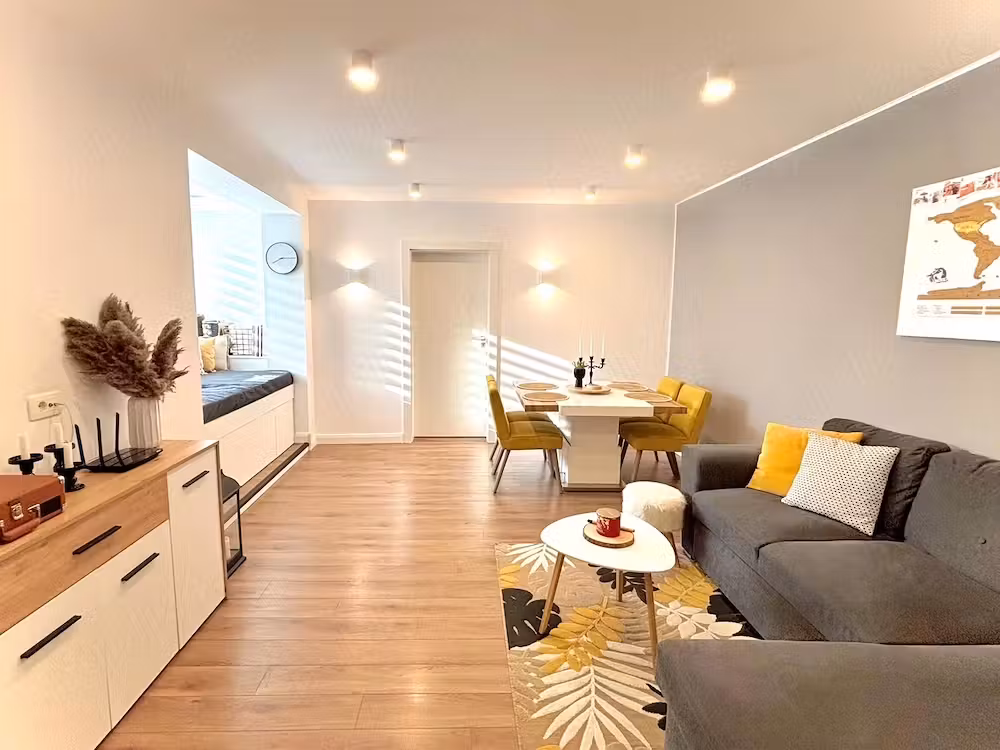 Proprietar vând apartament 3 camere ultrafinisat cu panoramă spre Criș