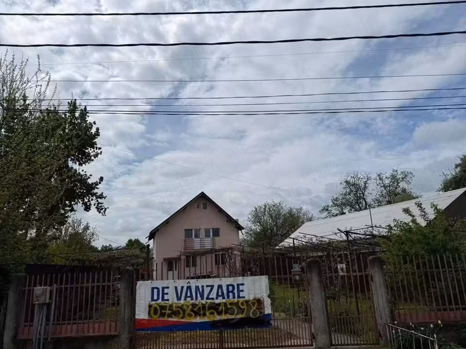 Casă+teren