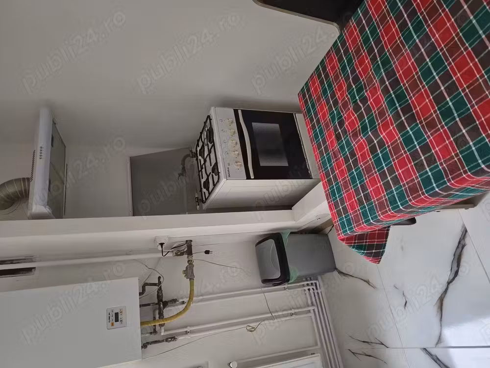 Închiriez apartament cu 2 camere, la parter in Brașov, str. Neptun Nr 21.