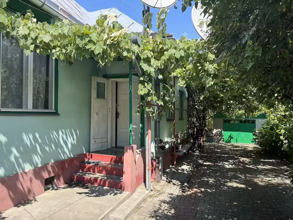 Vand casa in zona centrala