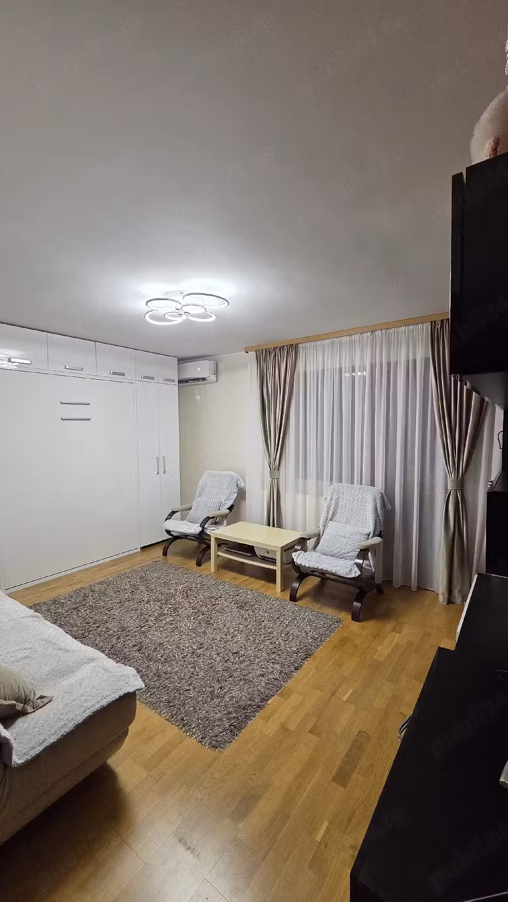 Apartament complet mobilat si utilat ,bloc nou,doua camere,doua balcoane, doua debarele,etaj 3 din 4