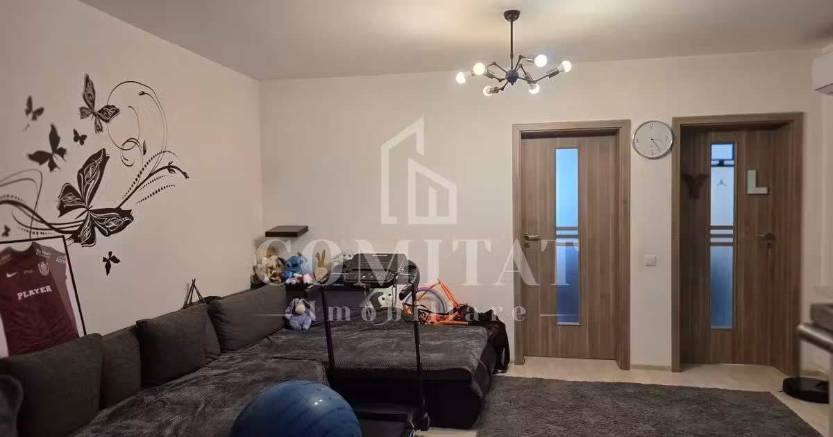 Apartament de vânzare cu 3 camere, mobilat în Florești