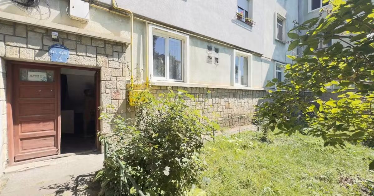 Apartament de vânzare cu 2 camere în Moinești