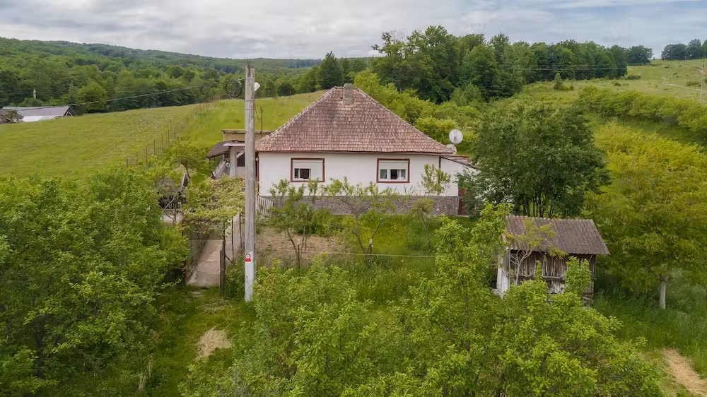Casă cu 4 camere de vânzare in Racos