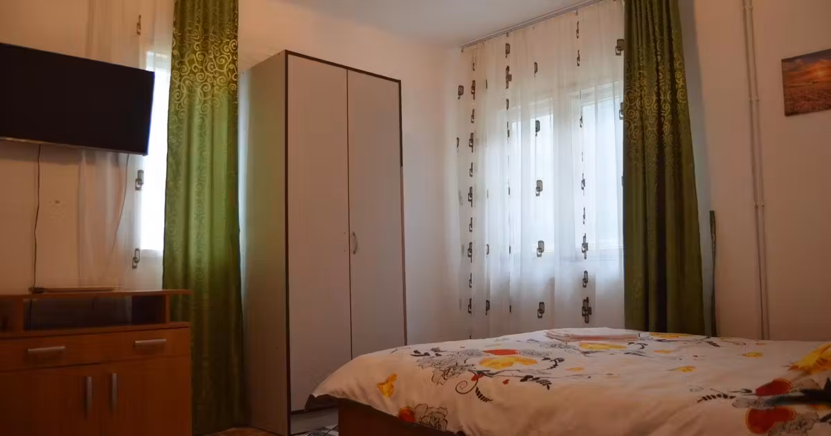 Casă individuală de vânzare cu 5 camere, mobilată în Bușteni