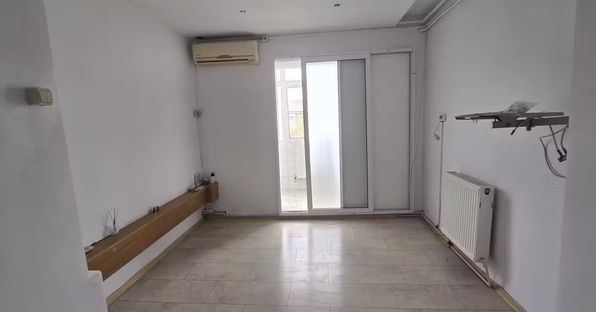 Apartament de vânzare cu 3 camere în zona Micro 6, Târgoviște