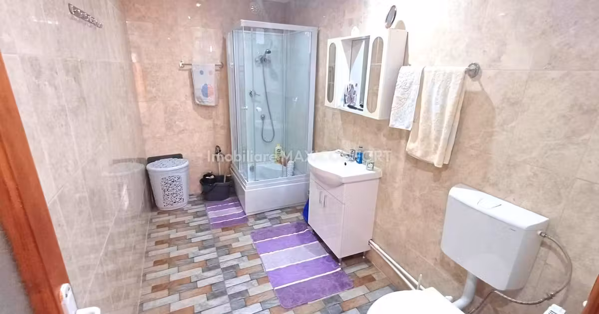 Casă de vânzare cu 3 camere în zona Chercea, Brăila