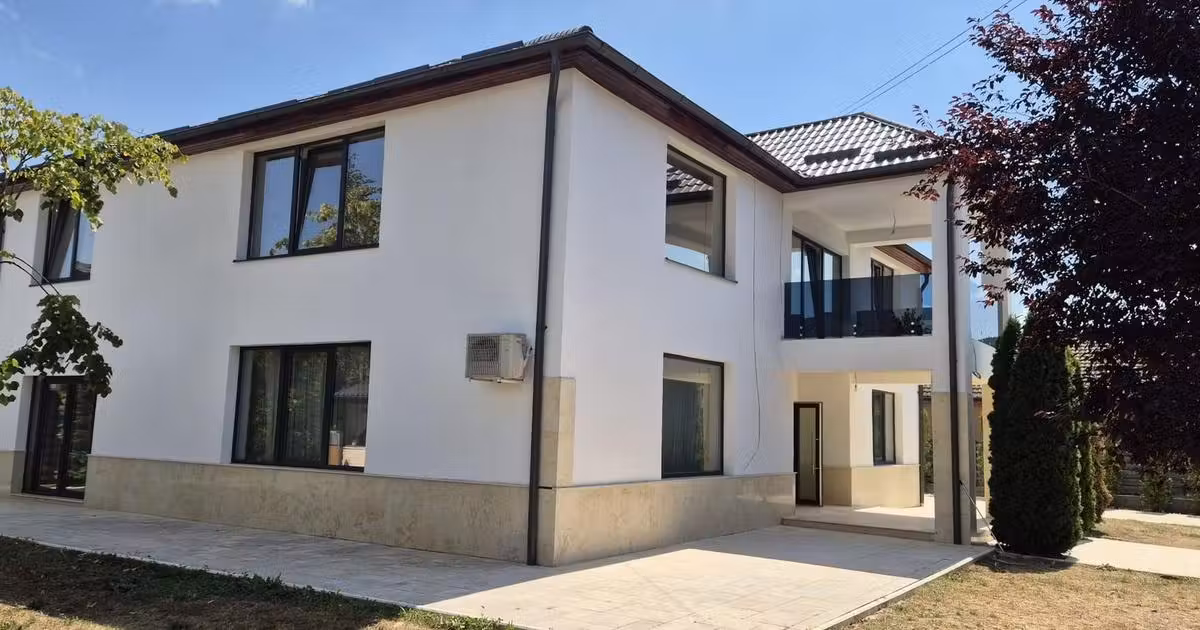 Casă individuală de vânzare cu 5 camere în Livezeni