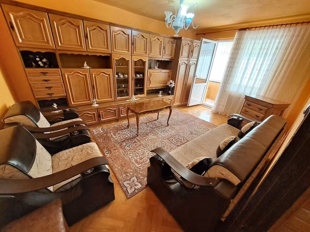 Inchiriez apartament 2 camere  Tg. Mures, Unirii