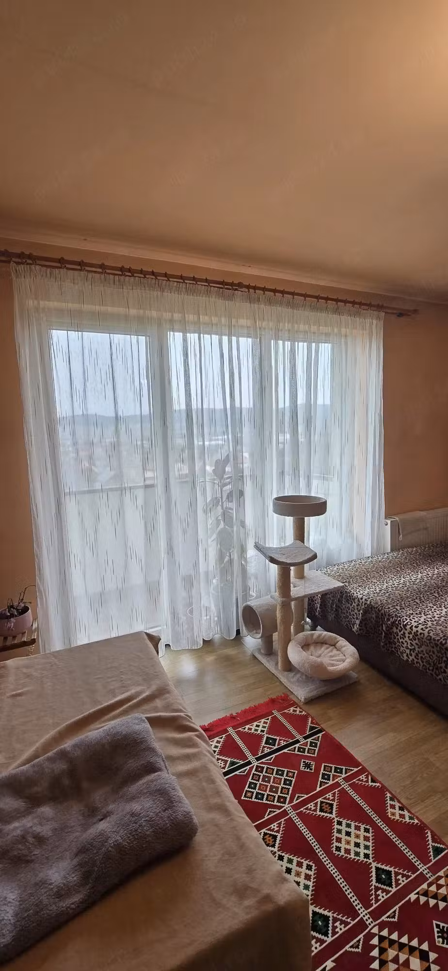 vând apartament cu o cameră