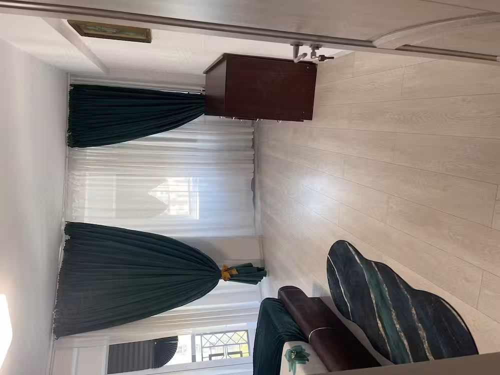 inchiriez apartament 3 camere recent renovat