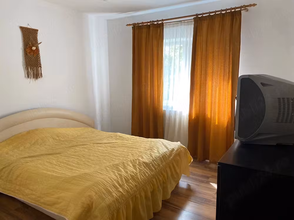 Vand apartament 3 camere in zona Stadion