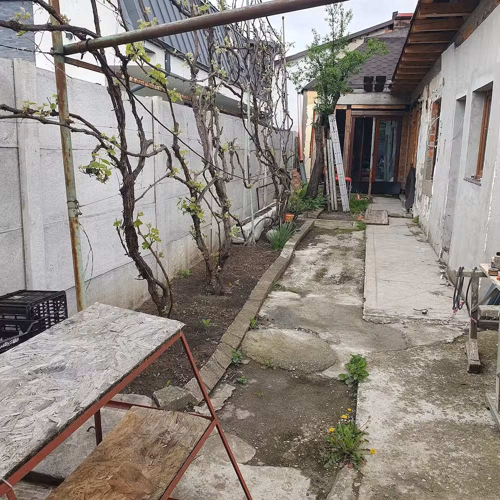 Vând casă zona centrală