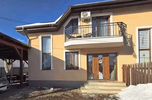 De vanzare casa triplex (unitate pe colt )-4 camere  Sangeorgiu de Mures