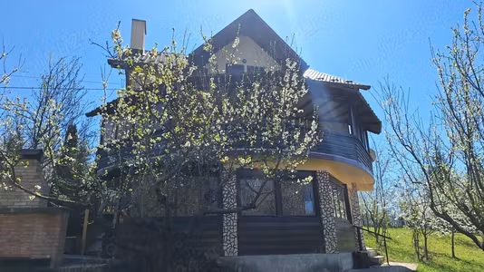 Casă Ghiosesti