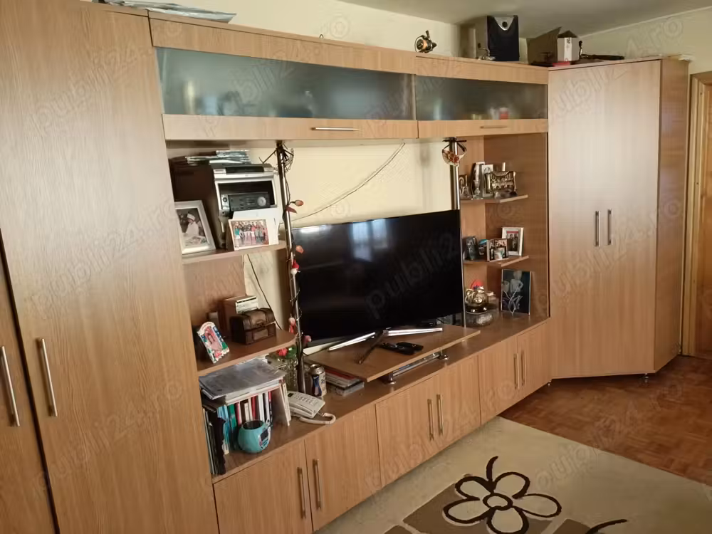 Vând apartament cu 3 camere resita