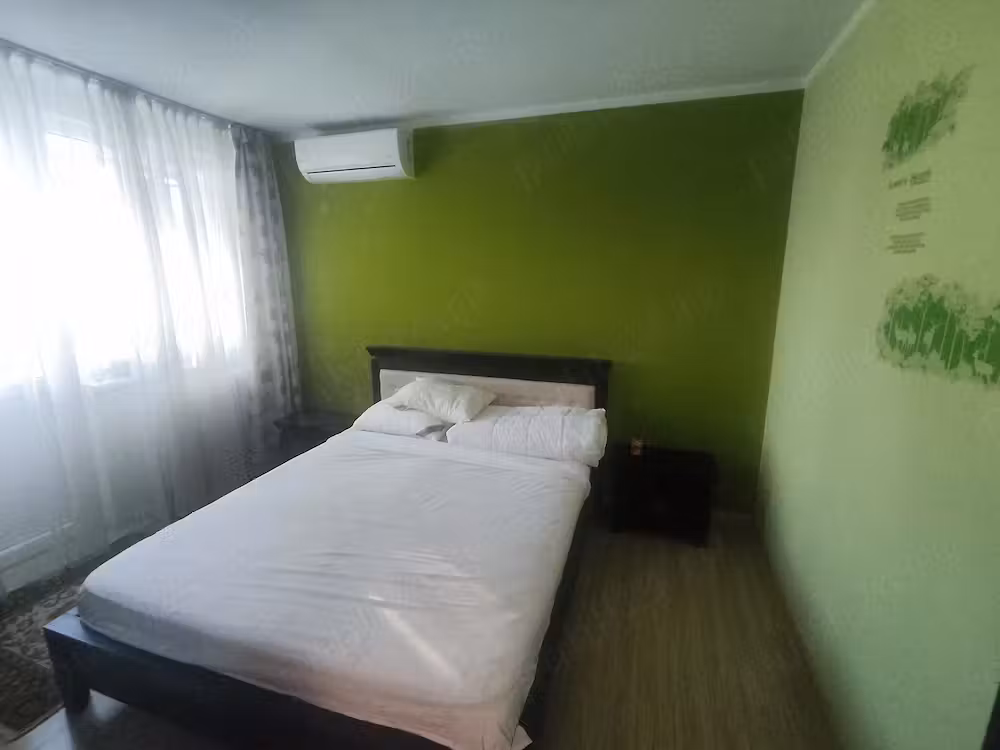 Direct Proprietar. Vand apartament 2 camere semi mobilat in bloc renovat. Etaj intermediar