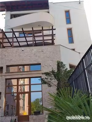 Proprietar vând apartament P+2 în vilă de lux, ultracentral, 310 mp, cu 150 mp teren, comision 0%
