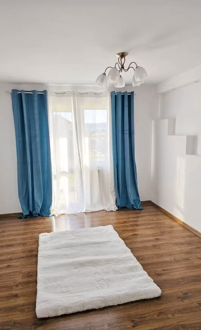 Vândut direct de proprietar   Garsonieră Modernă, Complet Renovată & Centrală Proprie  Gata de Mutat