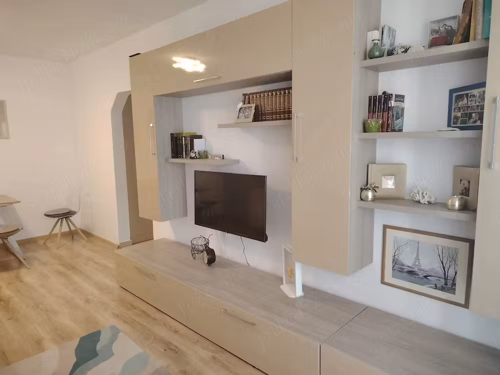 Închiriez apartament cu 3 camere + loc de parcare   Aparatorii Patriei   Metalurgie|