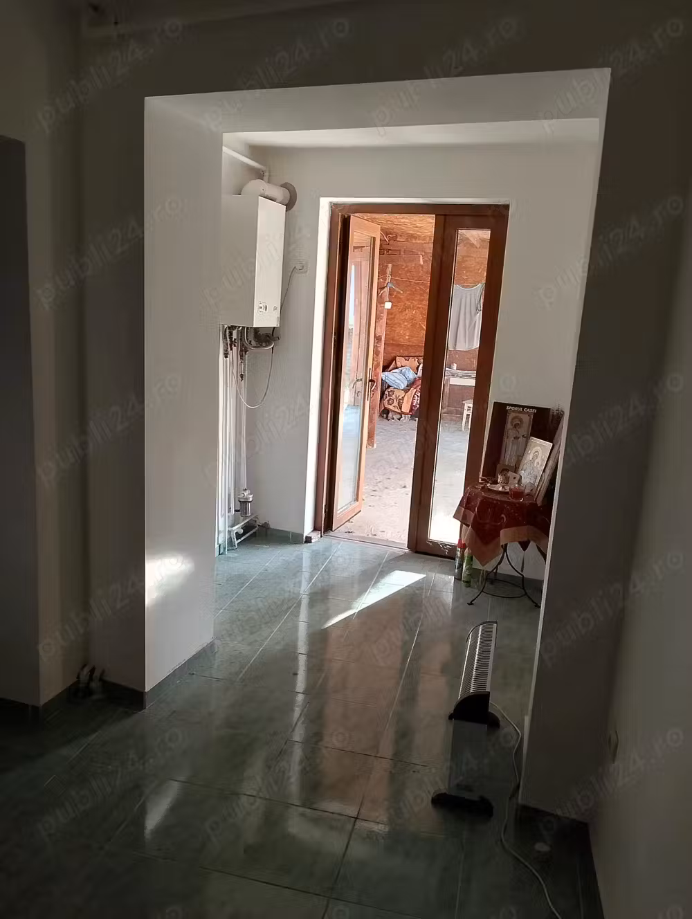 Vand casa recas pozitie excelenta