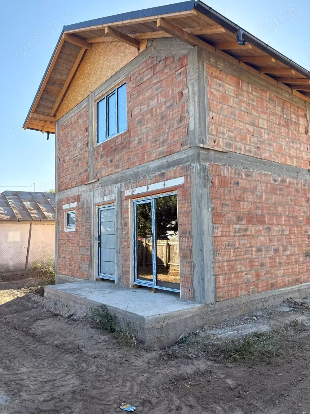 Casă P+M modernă la roșu