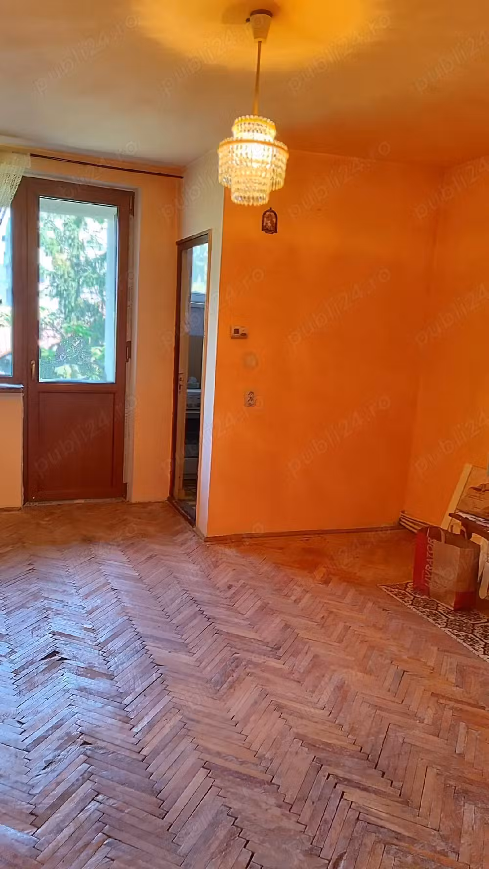 Vand garsonieră