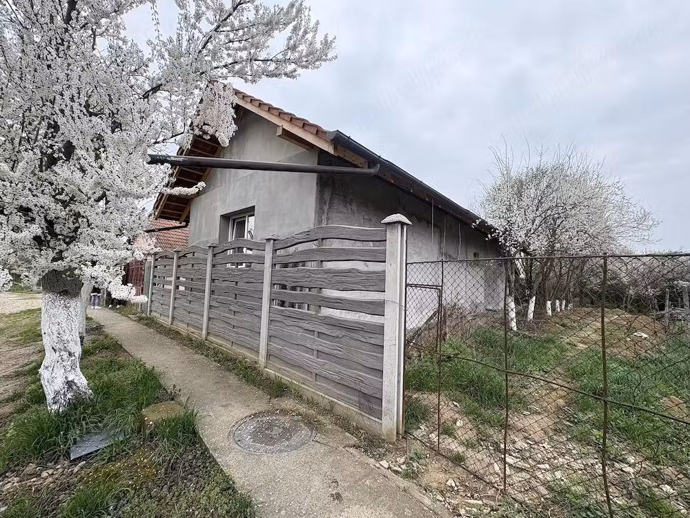 Vând casă renovată!
