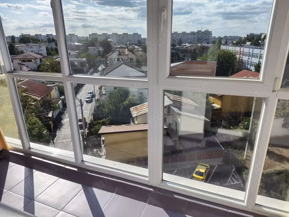 De vanzare apartament 3 camere Obregia