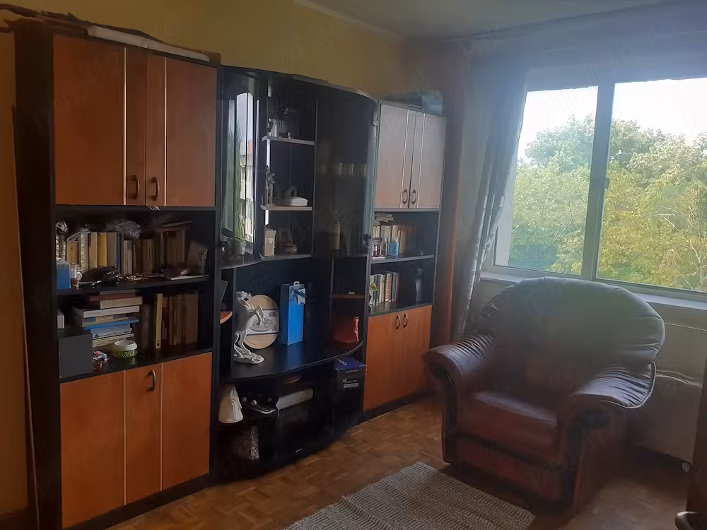 Apartament 3 cam. cf.1 semidecomandat, in Zona Hipodrom, mobilat si utilat asa cum se vede in poze.