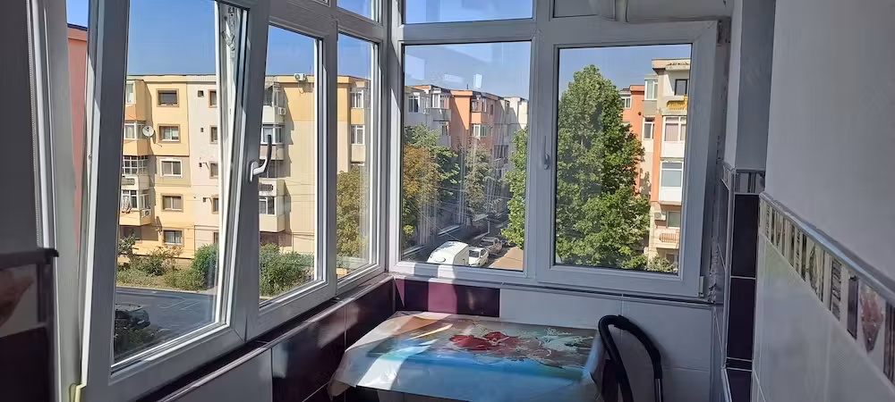 Închiriez apartament