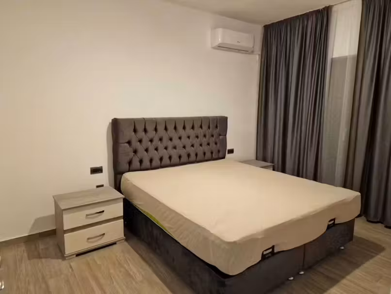 inchiriere o garsoniere, in  Aparatorii Patriei, aproape de metrou, centrala proprie