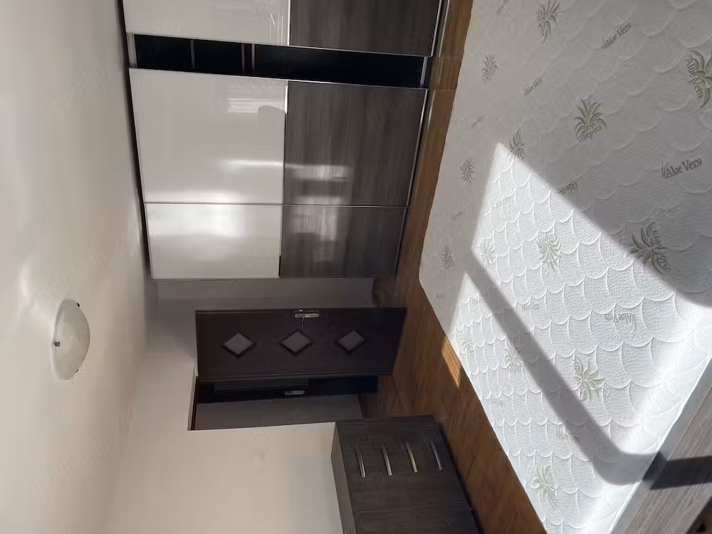 Inchiriez apartament 3 camere strand cu birou la parter
