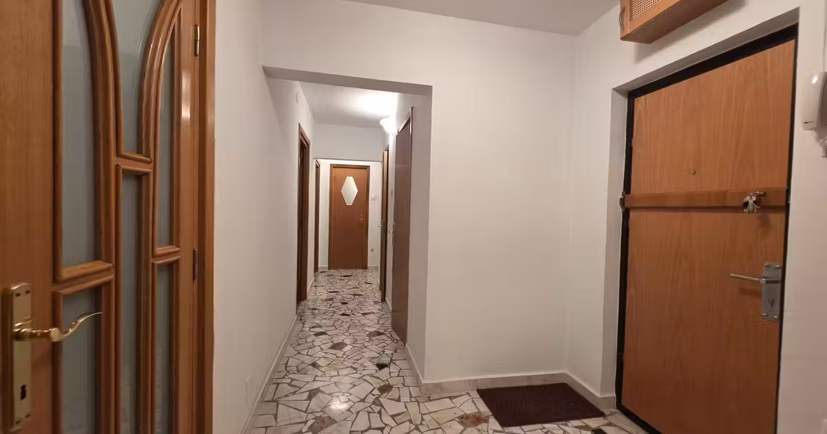Apartament de vânzare cu 3 camere în zona Drumul Taberei, Sector 6