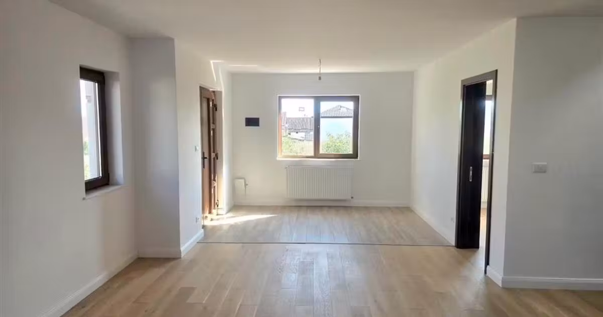 Casă individuală de vânzare cu 4 camere în zona Burdujeni, Suceava