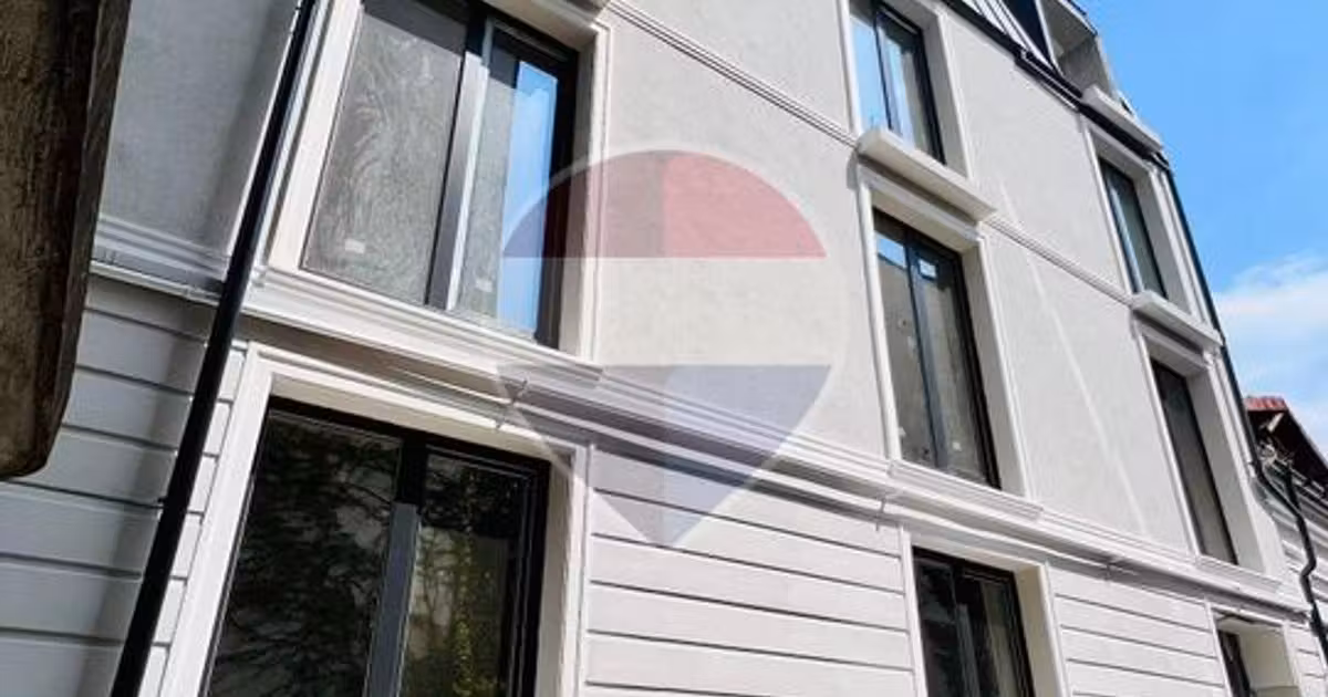 Casă individuală de vânzare cu 10 camere în București