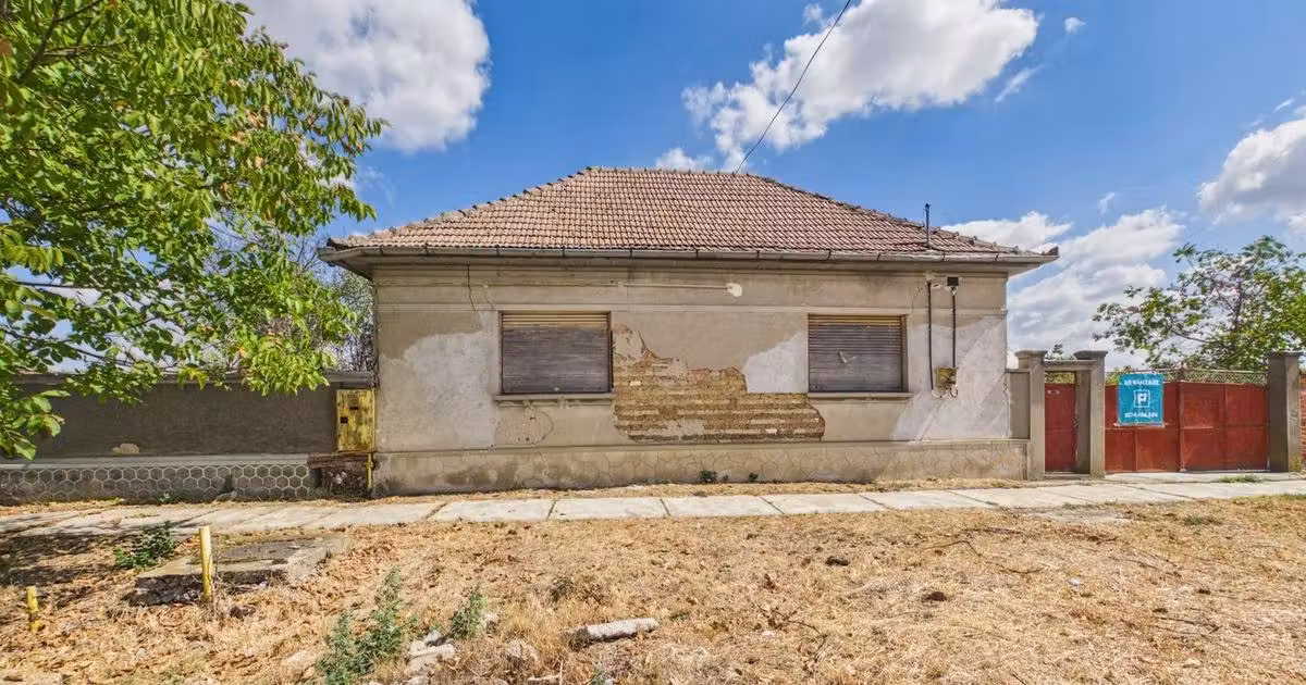 Casă individuală de vânzare cu 6 camere în Sântana