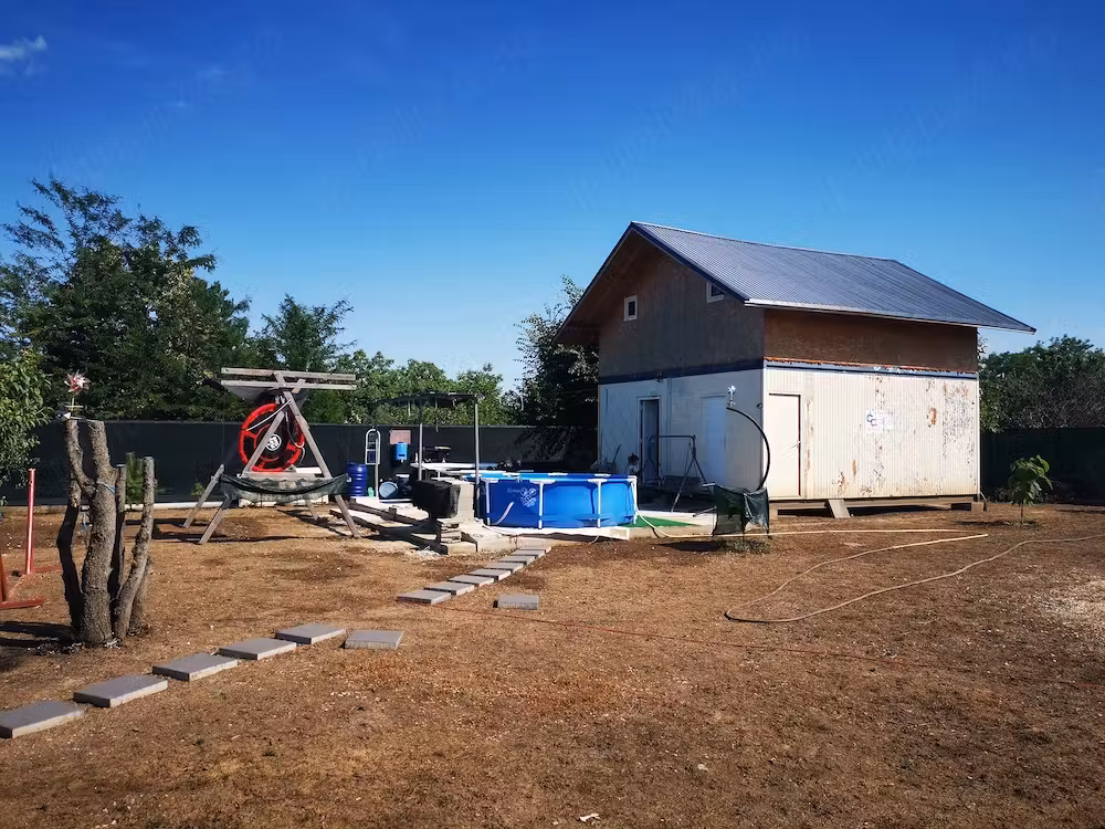 Teren și casa nefinalizata