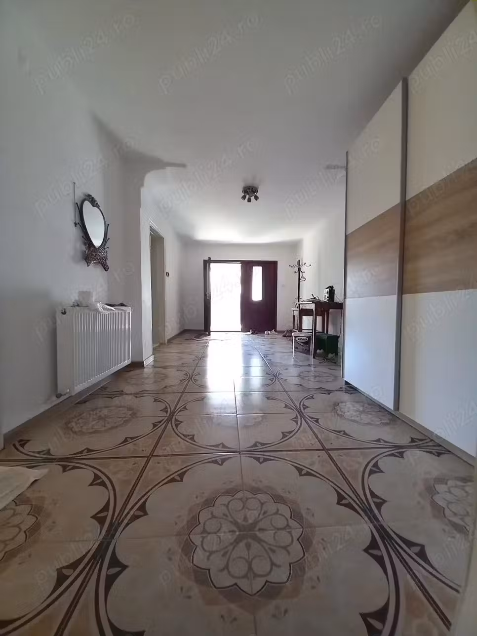 Vand apartament situat intr-o vila langa Peco Agigea , 89.000.0000