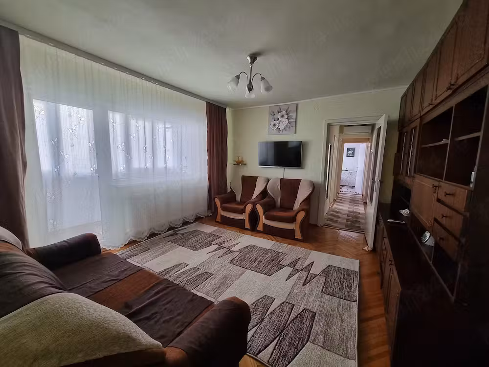 Proprietar inchiriez apartament 3 Camere spatios, zona Girocului Lidia Martirilor, centrala pe gaz