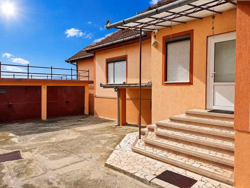 Casa de vanzare in oras Hunedoara, zona Chizid, str.T. Vladimirescu,541 MP, priveliste spre Castel