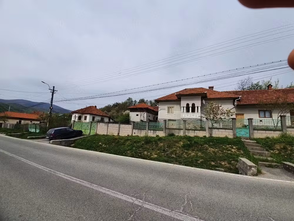 CASA DE VANZARE- Proprietate deosebita pe Transalpina,Novaci