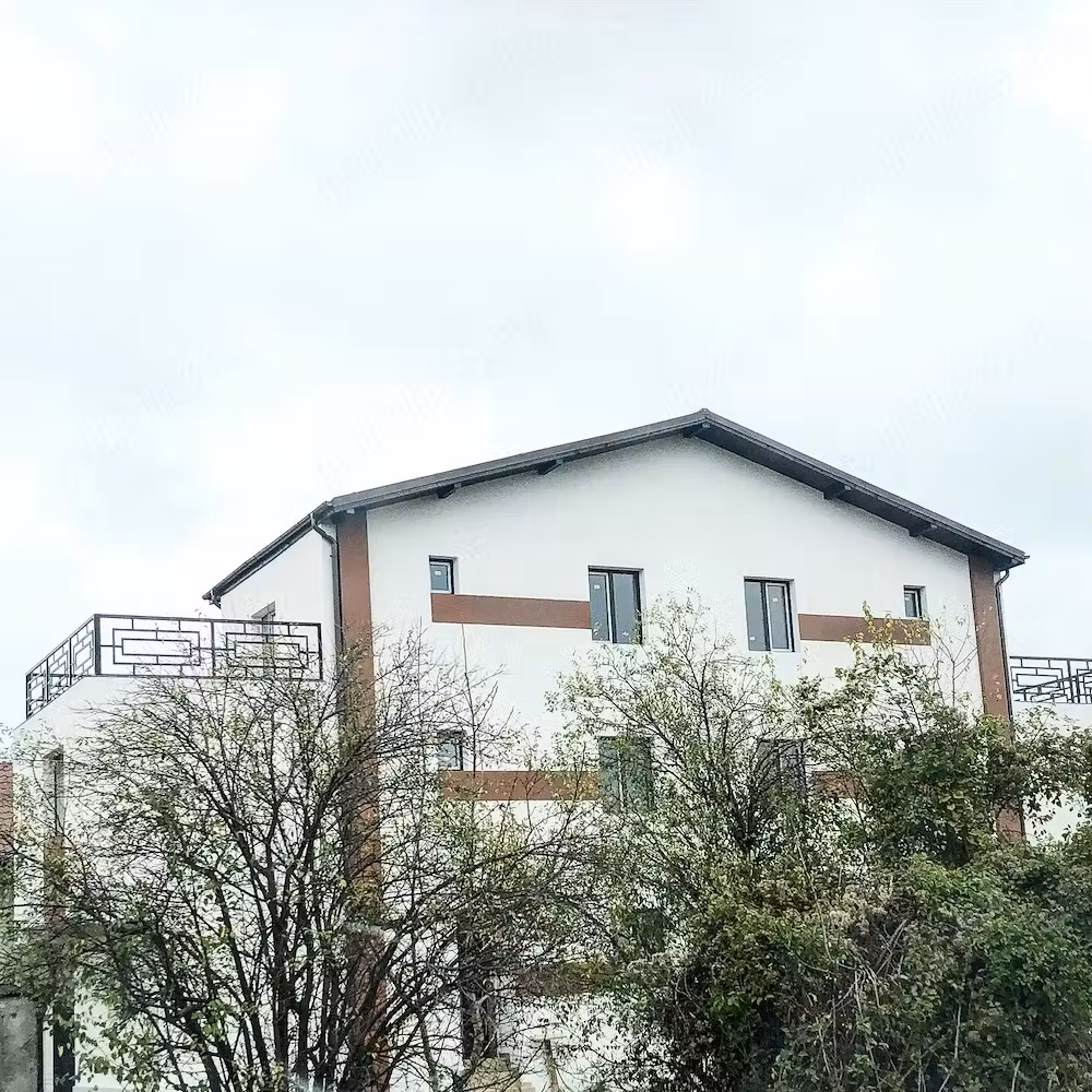 inchiriez ap 3 camere NOU
