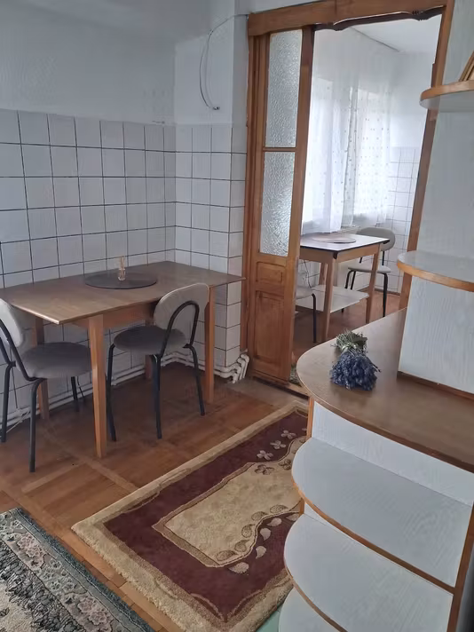 Apartament Central, liceul Petru Rares
