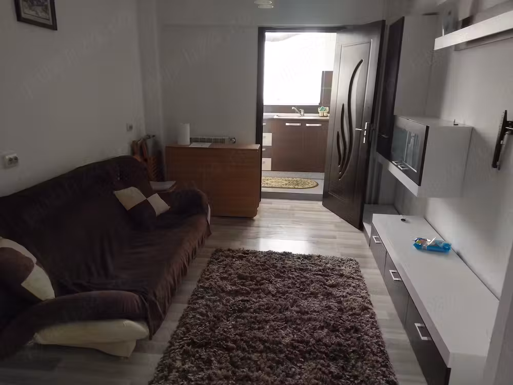 Închiriere apartament 3 camere, strada Stefan cel Mare, potrivit pentru o familie!